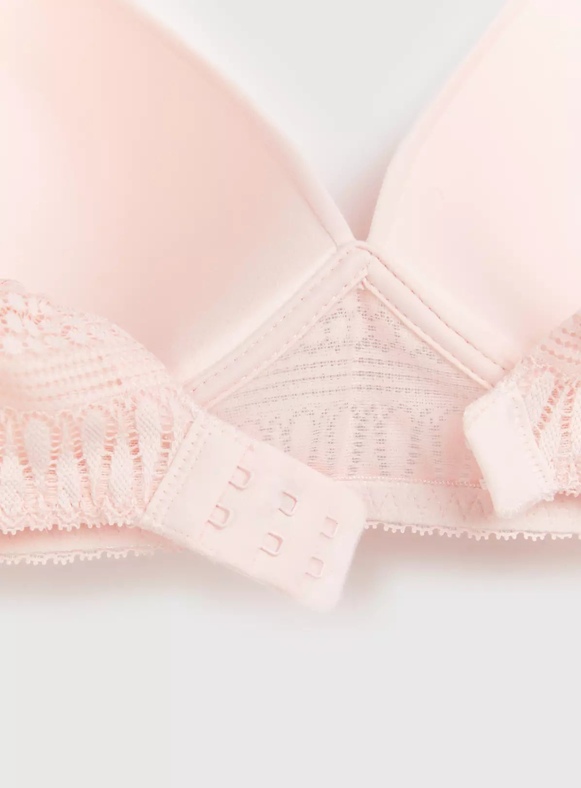  Light Pink Geometric Lace Plunge Bra 36DD